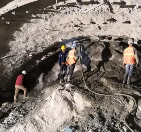 英德拱顶带模注浆料的施工流程及注意事项